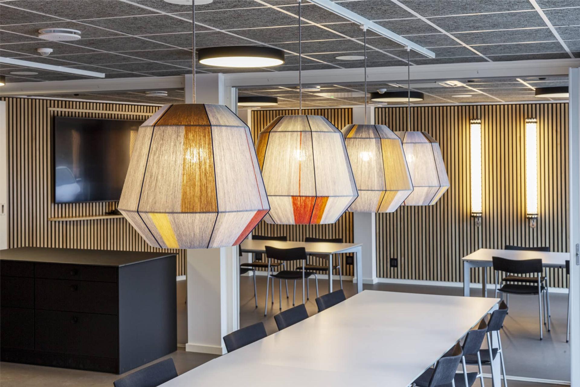 Moderne spisebordbelysning: Sådan vælger du den rette lampe